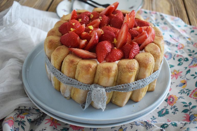 Charlotte Aux Fraises Facile Et Rapide Pour Un Dessert De Printemps 